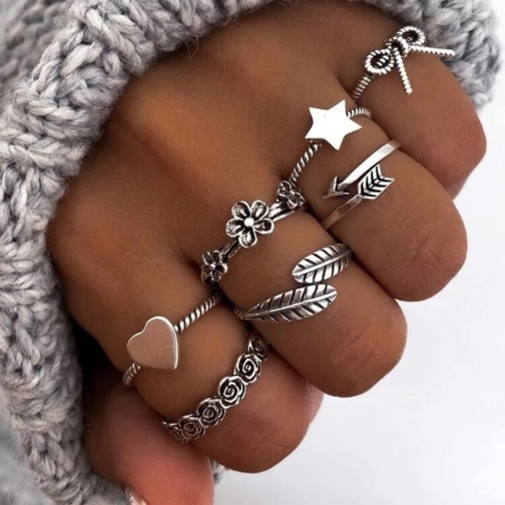7 Silver Rings Set